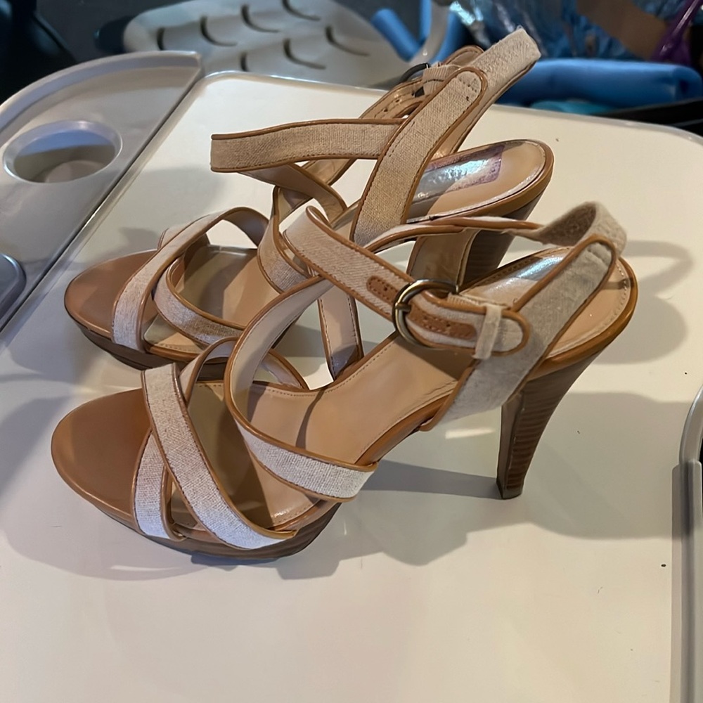 Cute strappy 4 inch sandals. Size 10 but fit more like a 9.
